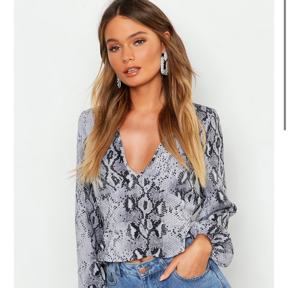 Snake Plunge Woven Crop